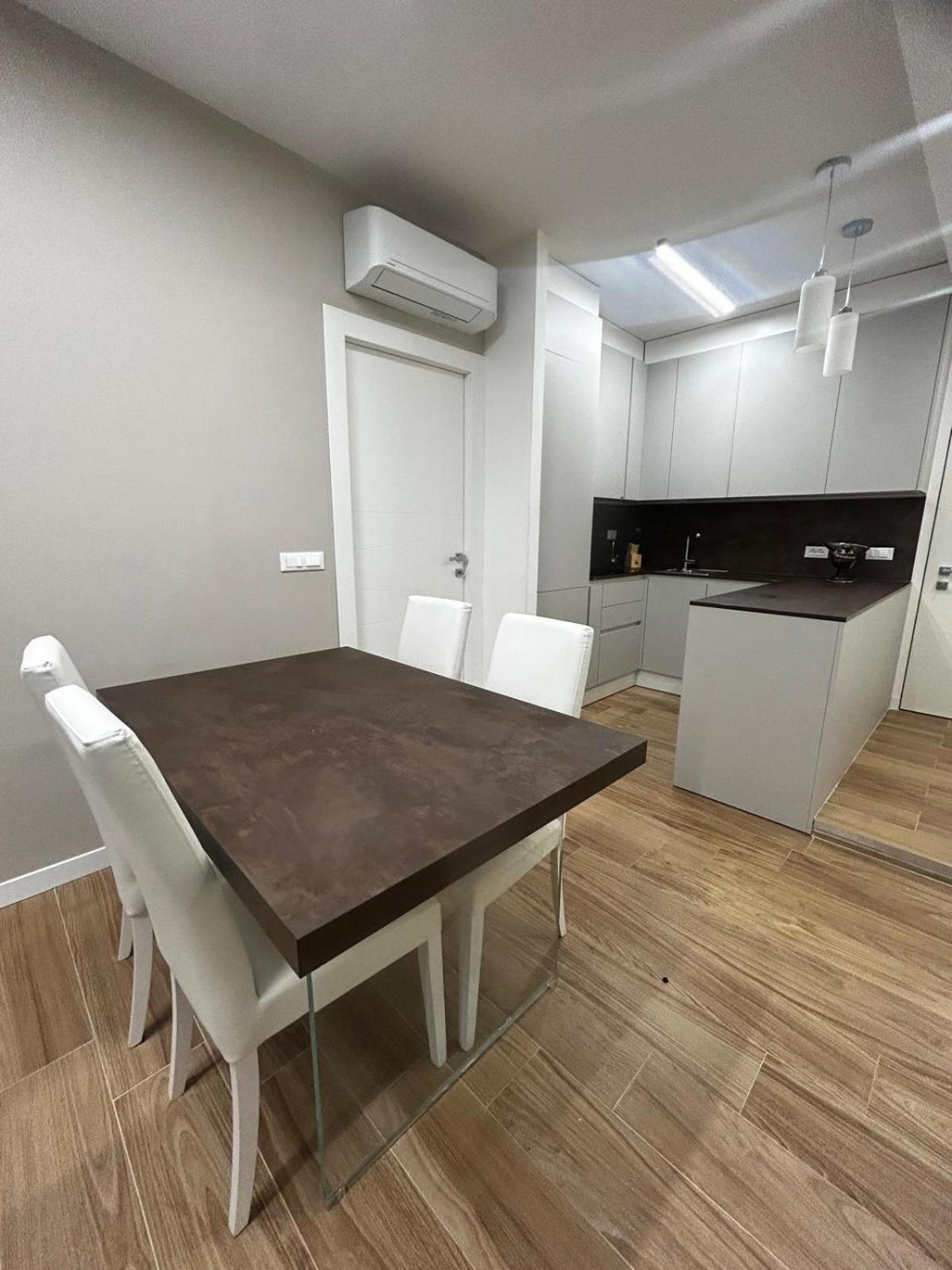 Apartment Realty Company Mercede *